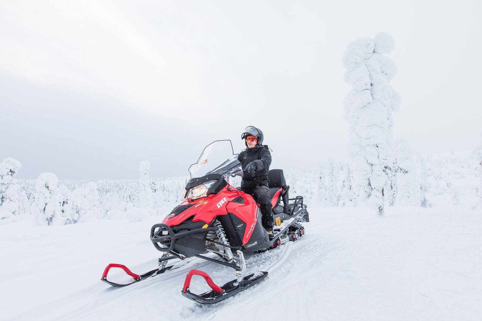 Snowmobiling in ylläs